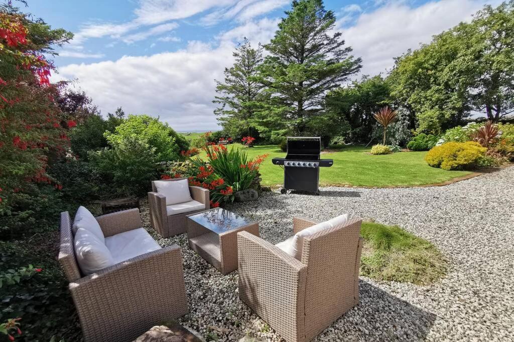 Cosy, Coastal Retreat With A Large Garden Villa Monreith Luaran gambar
